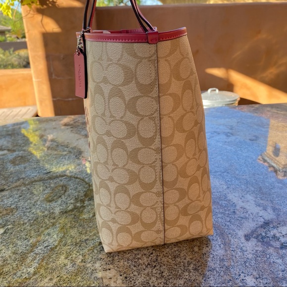 SOLD Coach Reversible Horse Carriage Hearts City Tote 91011 - Picture 10 of 16